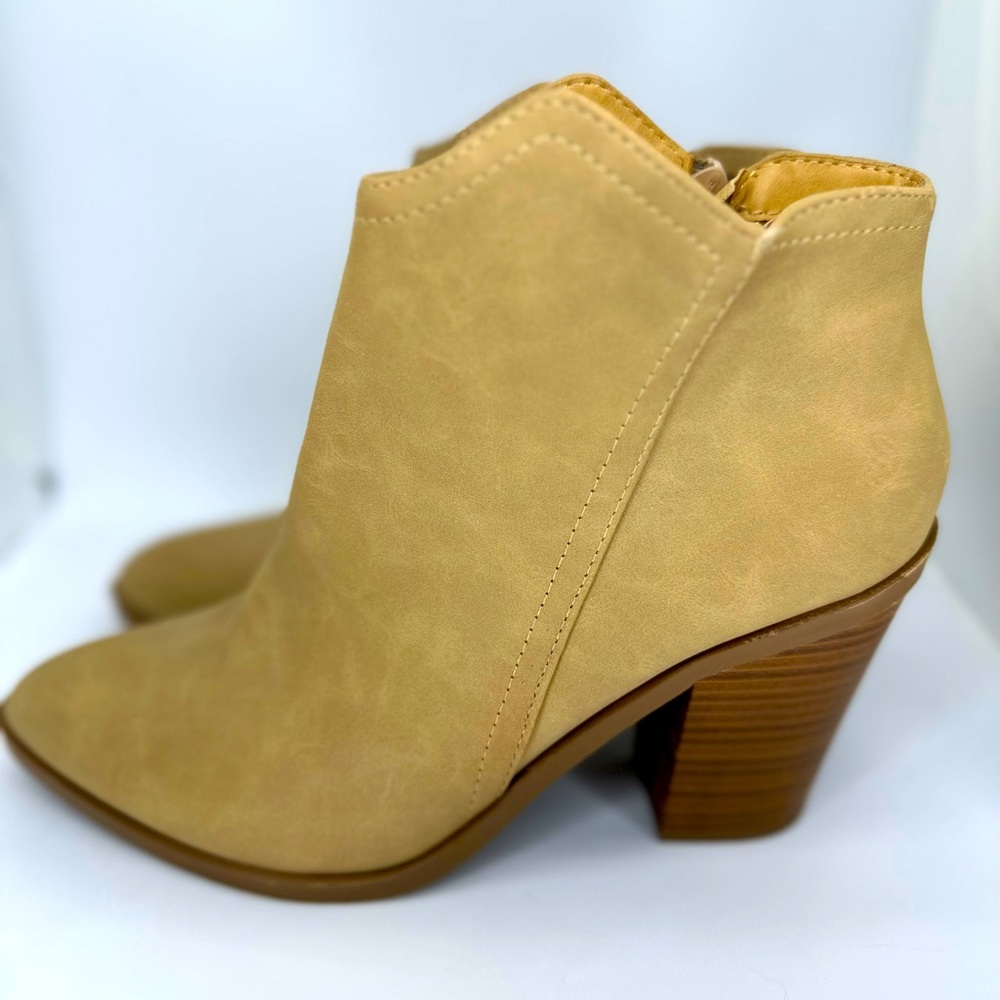 Soda Ankle Booties Heeled Size 10 Light Tan.